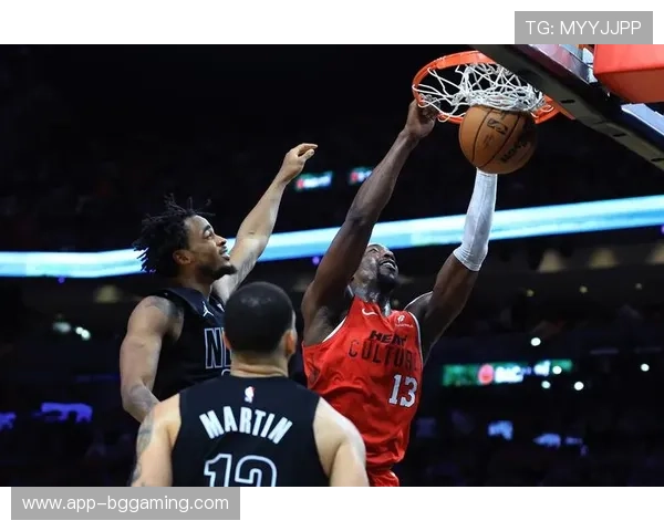 雄鹿字母哥缺阵,利拉德40分射穿篮网